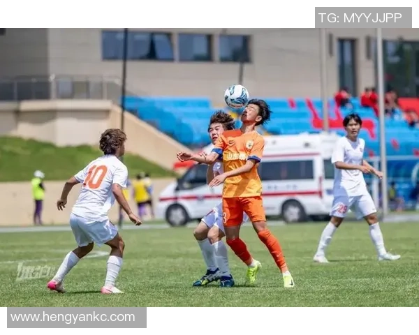 激情四溢的足球德比决赛揭幕对决两队宿敌争夺荣誉与荣耀之战